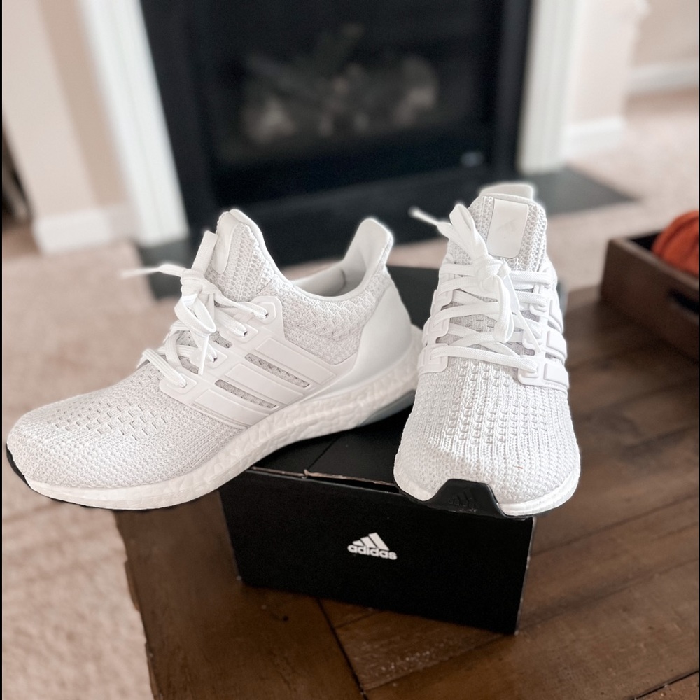 Adidas Ultraboost DNA 4.0 women’s size 6